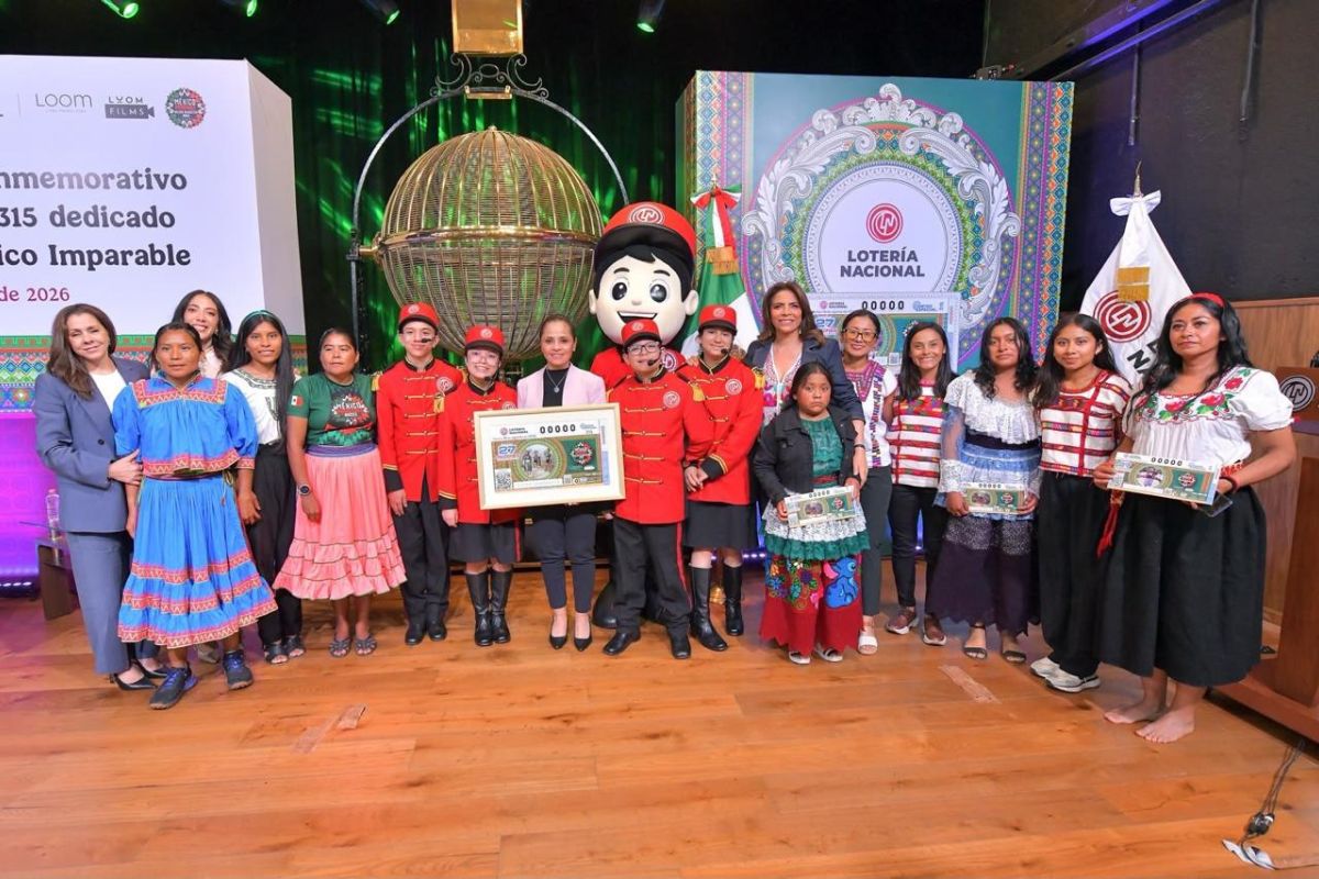 La Lotería Nacional presentó el billete conmemorativo dedicado a las corredoras del programa México Imparable. Foto: Lotenal