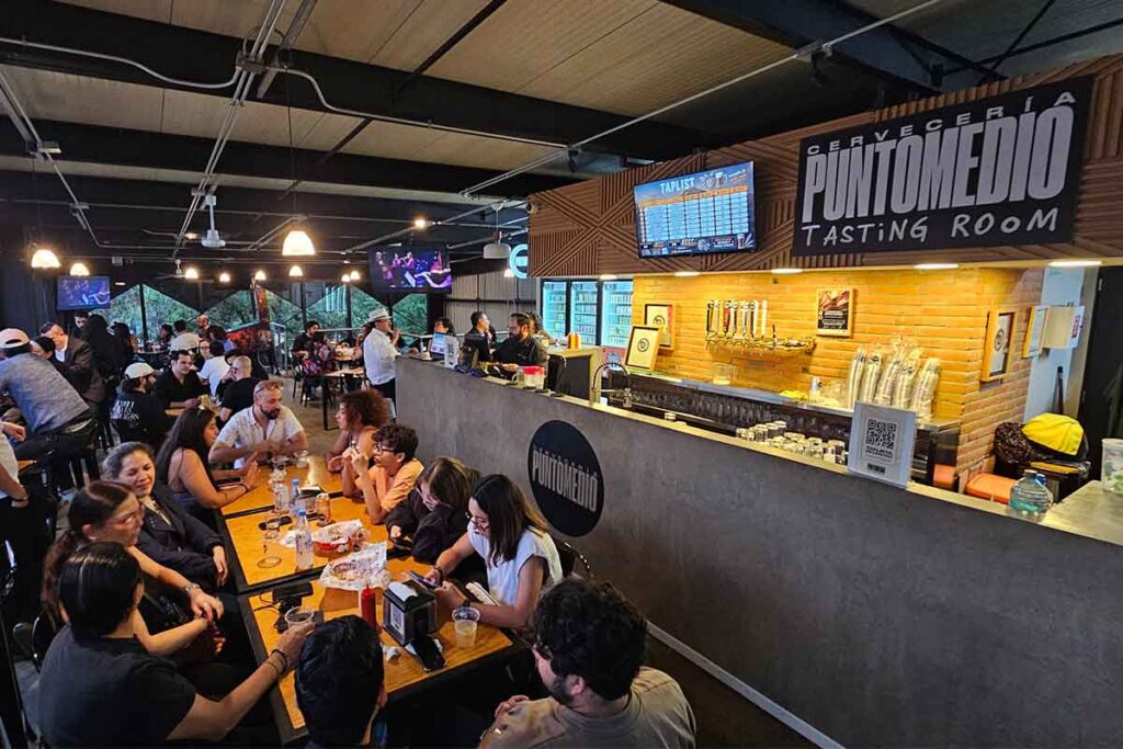 Segundo aniversario de Punto Medio Tasting Room
