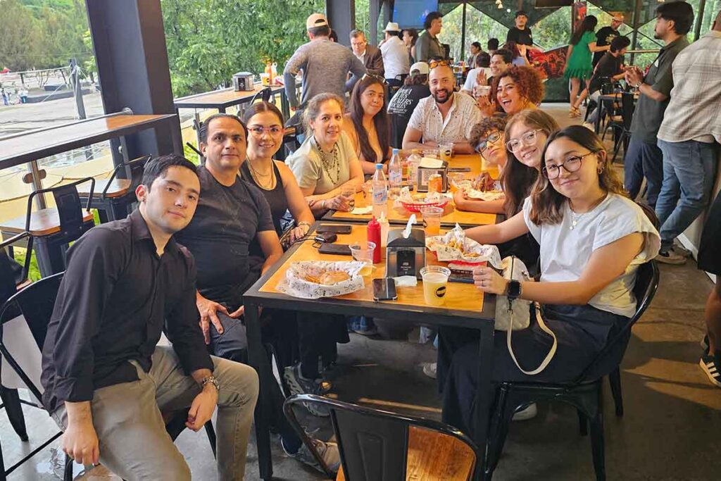 Segundo aniversario de Punto Medio Tasting Room